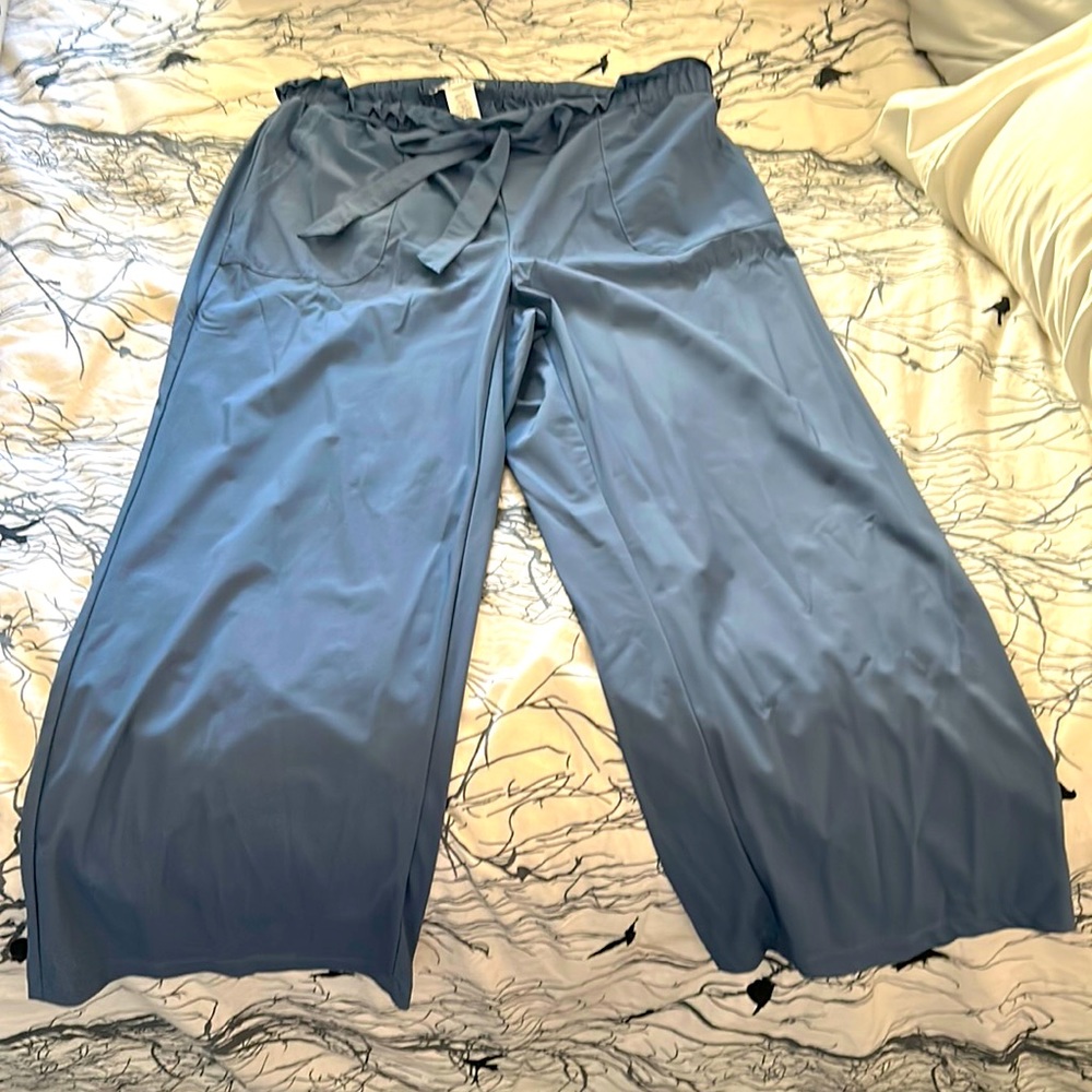 Super soft comfortable paper bag top capris